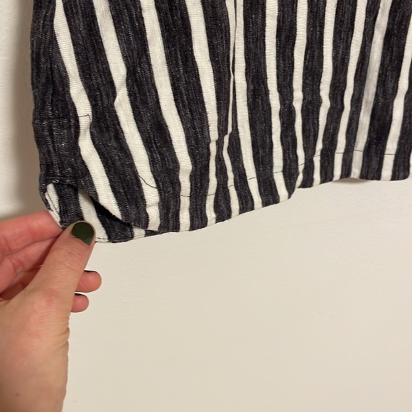 GAP Size Medium Gray and White Vertical Stripes Mini Skirt - Picture 2 of 8